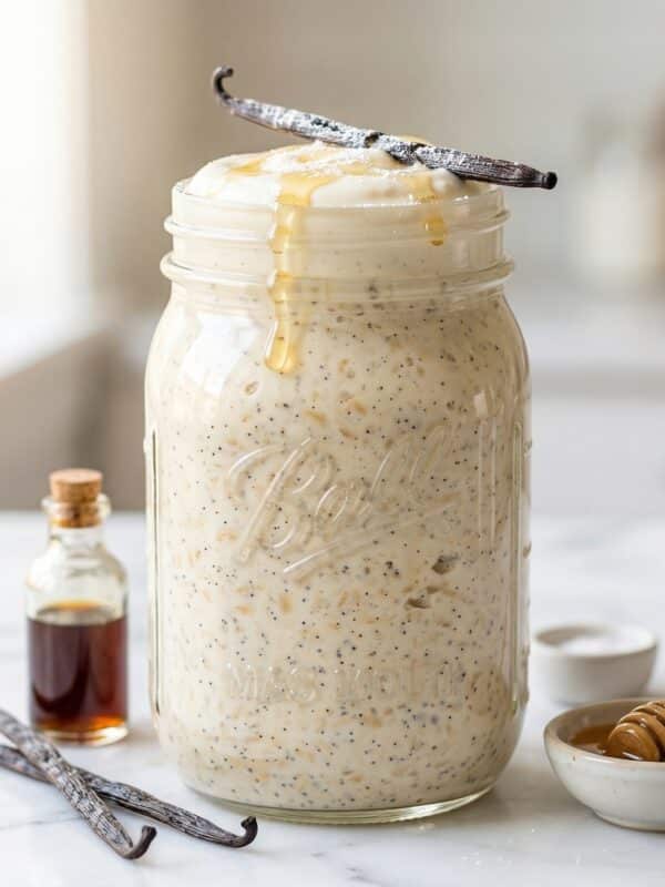 Vanilla Bean Overnight Oats Recipe (Easy & Creamy)